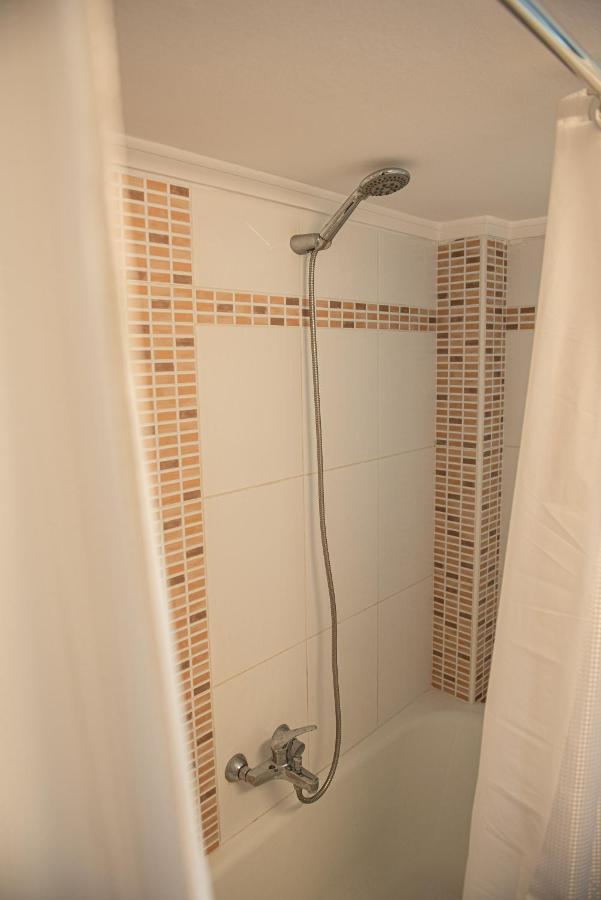 Grand Getaway Suite 300Mts From The Beach Peraía Buitenkant foto